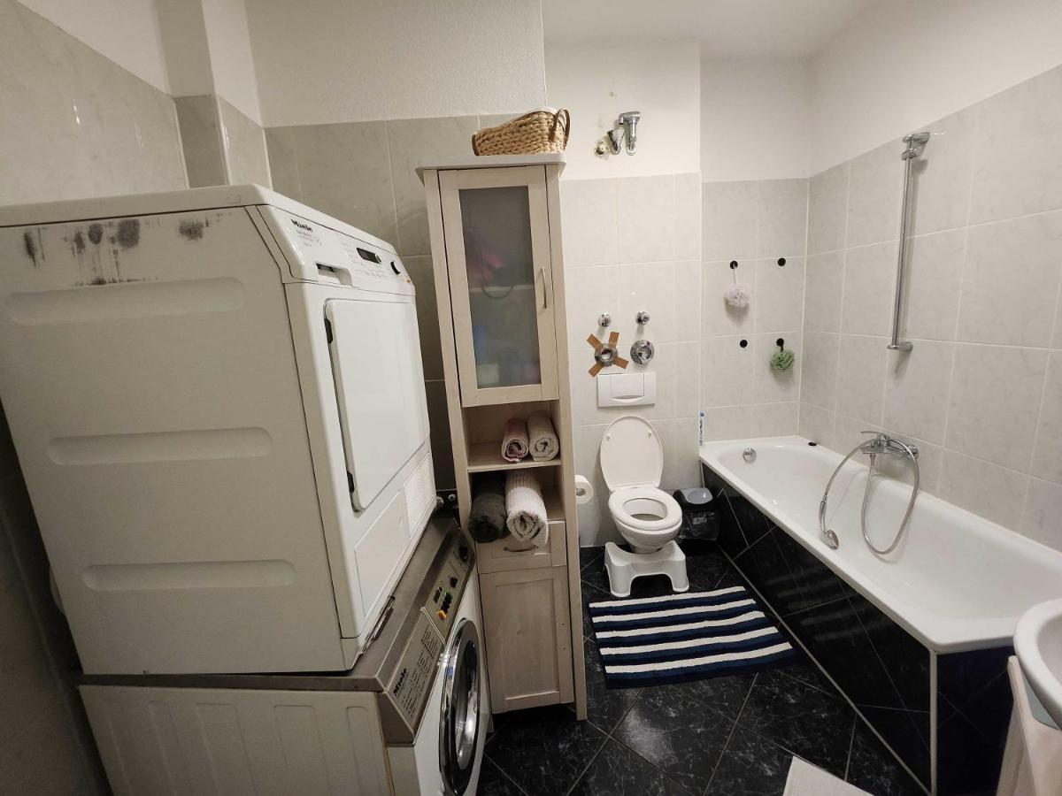 One Private Room Available In A Two Room Apartment In Tegel, เบอร์ลิน ภายนอก รูปภาพ