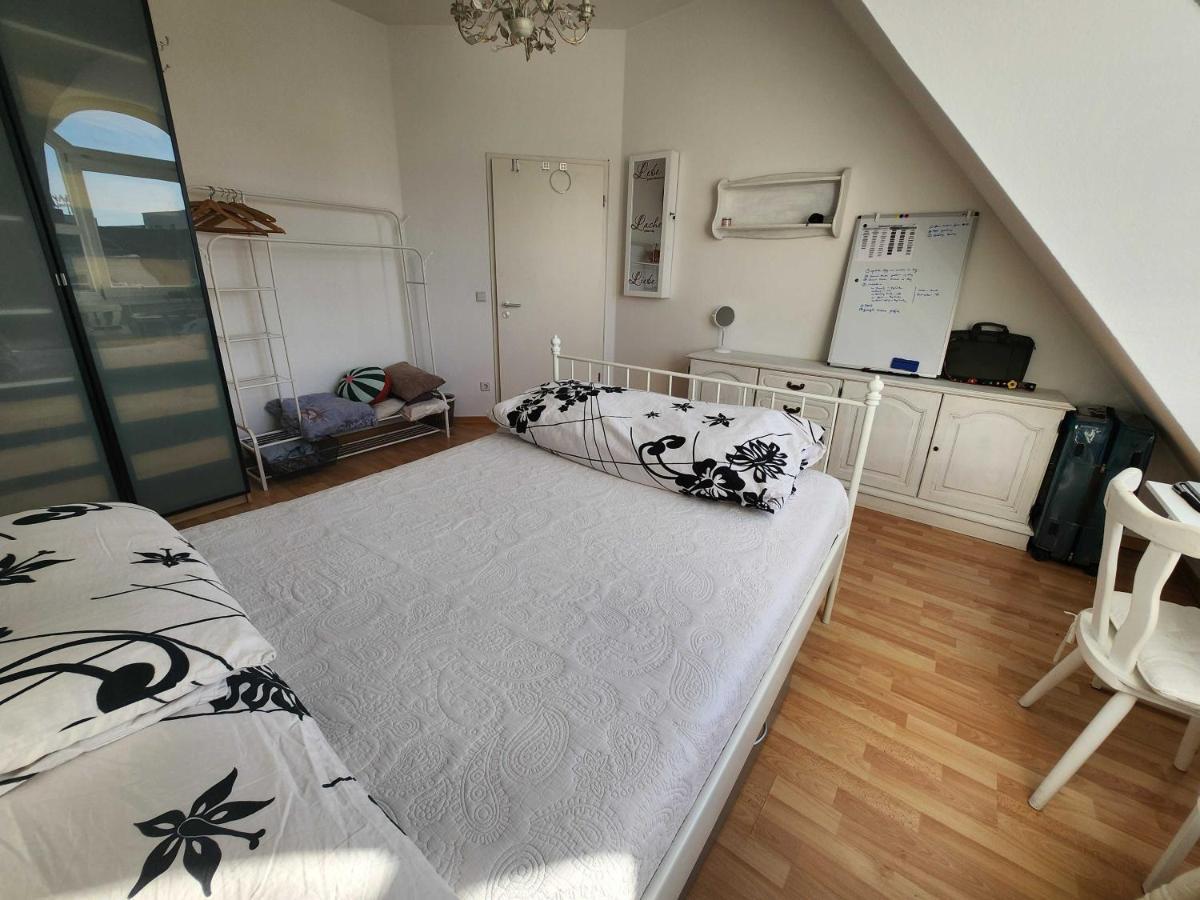 One Private Room Available In A Two Room Apartment In Tegel, เบอร์ลิน ภายนอก รูปภาพ