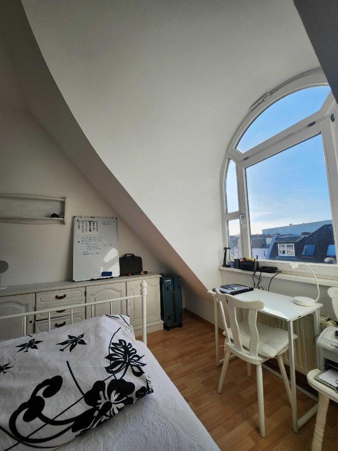 One Private Room Available In A Two Room Apartment In Tegel, เบอร์ลิน ภายนอก รูปภาพ