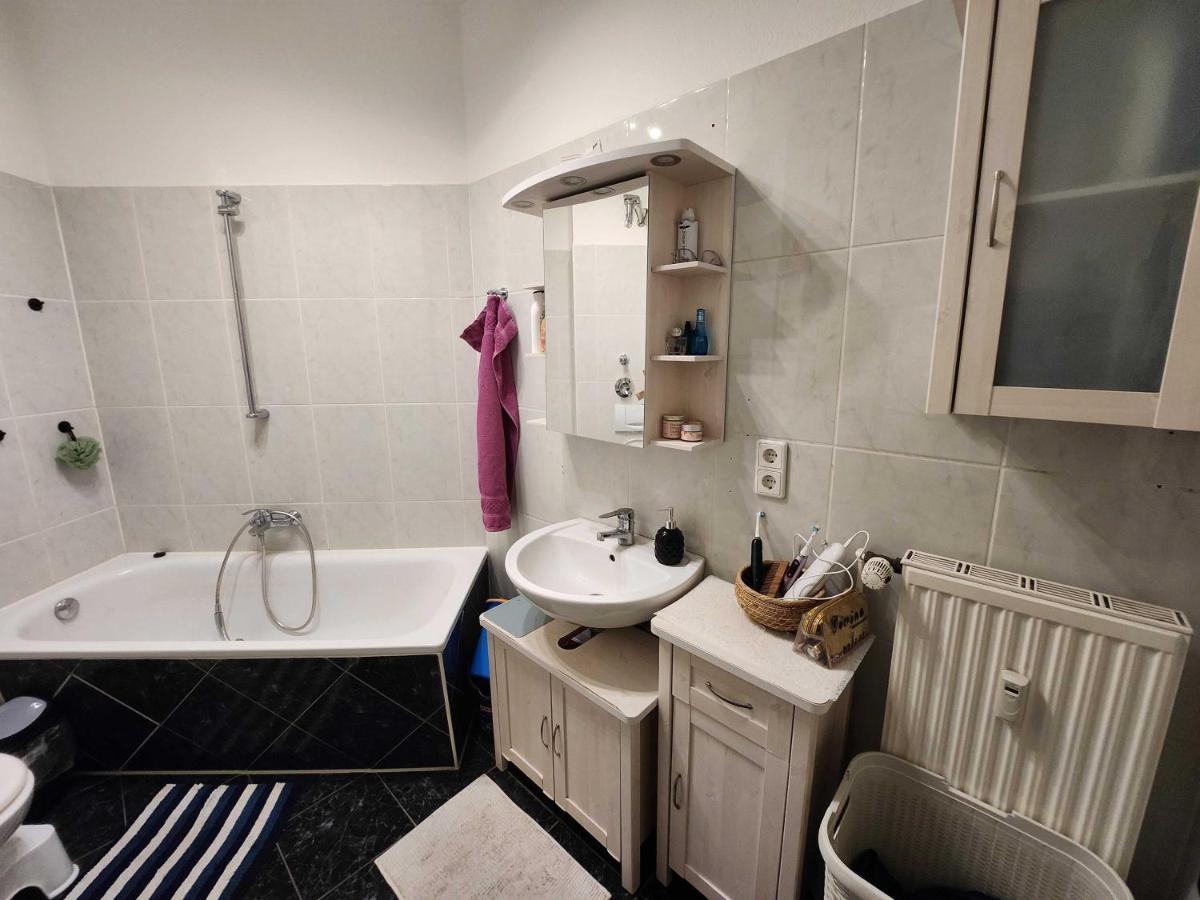 One Private Room Available In A Two Room Apartment In Tegel, เบอร์ลิน ภายนอก รูปภาพ